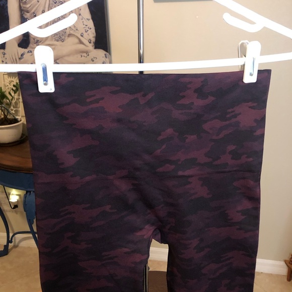 Spanx Look at Me Now Seamless Leggings #FL3515 - Camo - XL - Picture 3 of 5